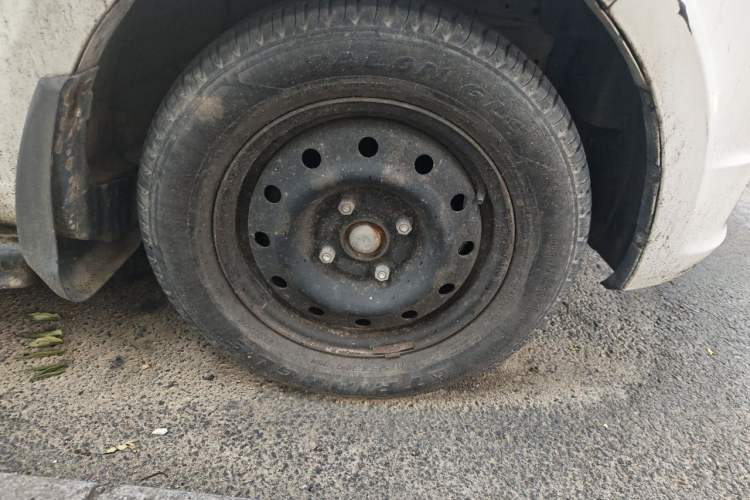 Used BAIC Weiwang M20 2014 1.5L practical type BJ415A Right Front Wheel Hub