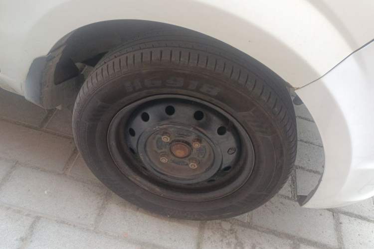 Used BAIC Weiwang M20 2014 1.5L Basic Version DAM15DL Right Front Wheel Hub