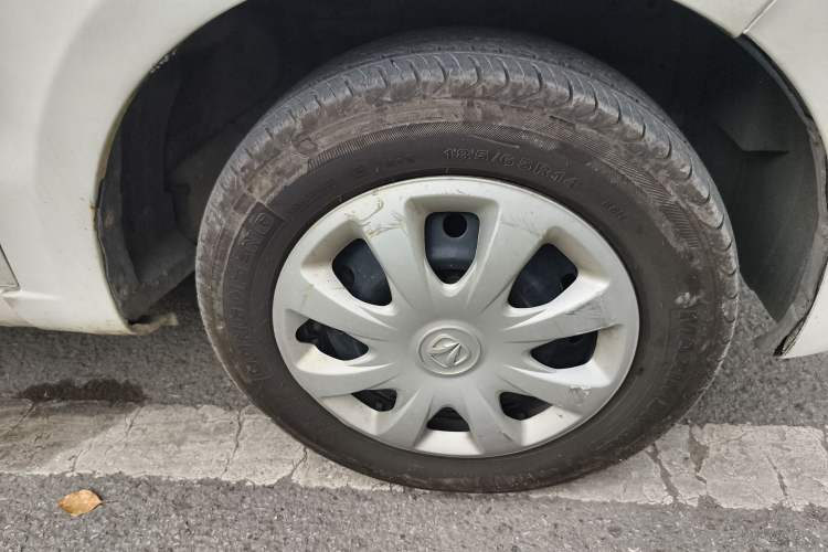 Used BAIC Weiwang M20 2014 1.5L practical type BJ415A Right Front Wheel Hub