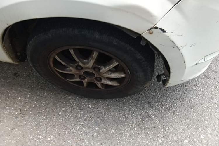 Used BAIC Weiwang M20 2014 1.5L Comfort Version BJ415B Right Front Wheel Hub