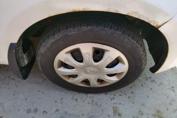 Used BAIC Weiwang M20 2014 1.5L practical type BJ415A Right Front Wheel Hub