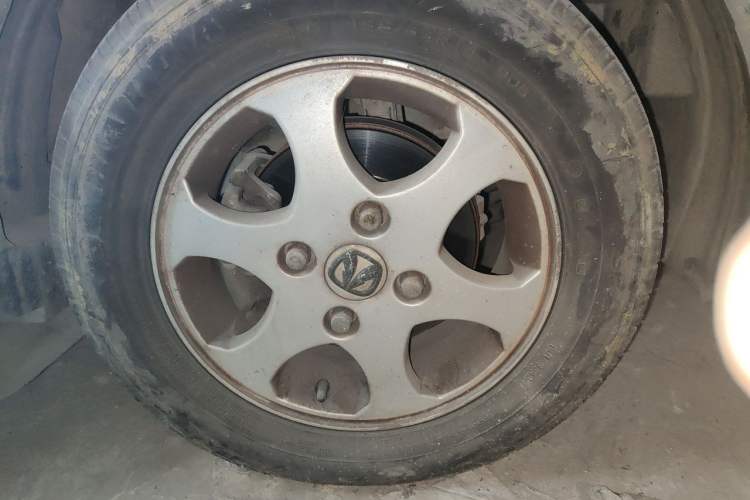 Used BAIC Weiwang M20 2014 1.5L practical type BJ415A Right Front Wheel Hub