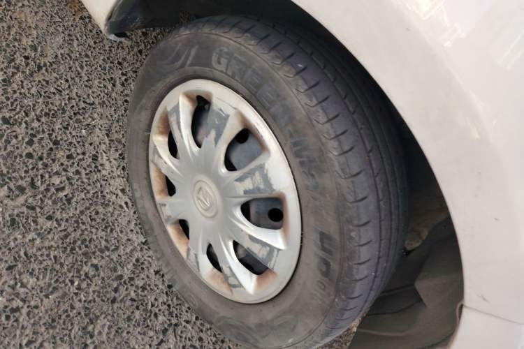 Used BAIC Weiwang M20 2014 1.5L practical type BJ415A Right Front Wheel Hub