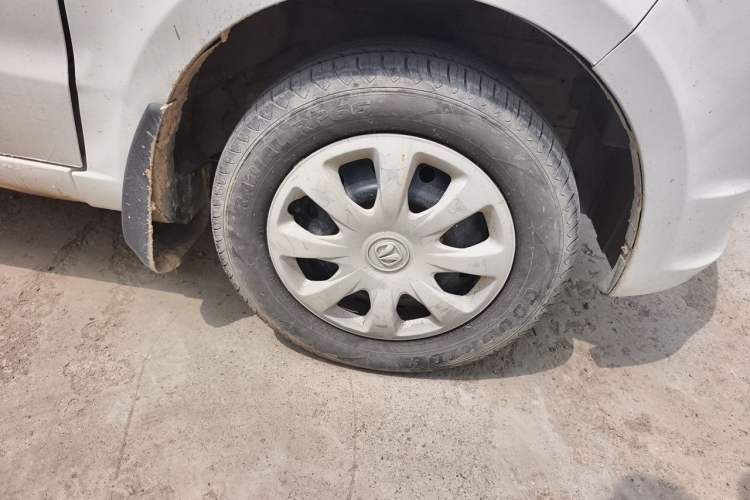 Used BAIC Weiwang M20 2014 1.5L practical type BJ415A Right Front Wheel Hub