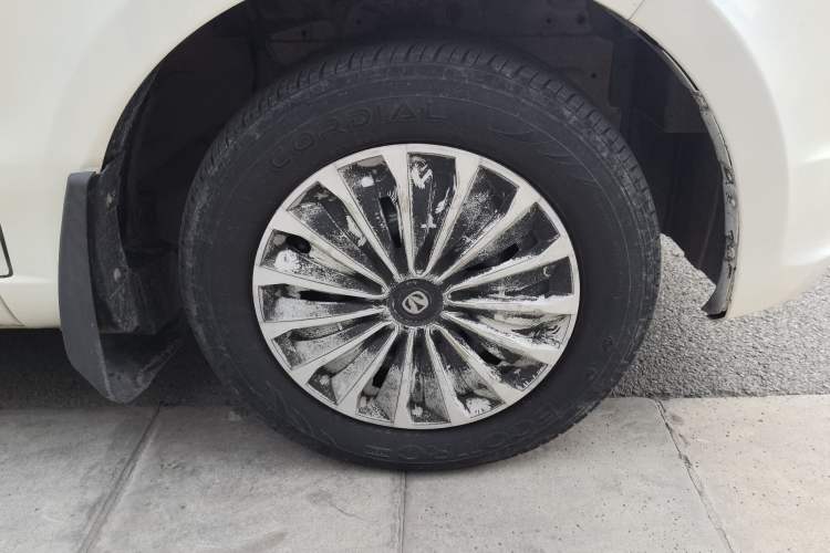 Used BAIC Weiwang M20 2014 1.5L Basic Version DAM15DL Right Front Wheel Hub