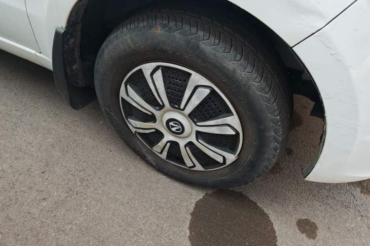 Used BAIC Weiwang M20 2014 1.5L practical type BJ415A Right Front Wheel Hub