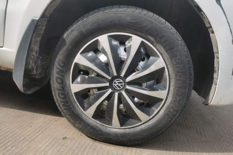 Used BAIC Weiwang M20 2014 1.5L Basic Version DAM15DL Right Front Wheel Hub