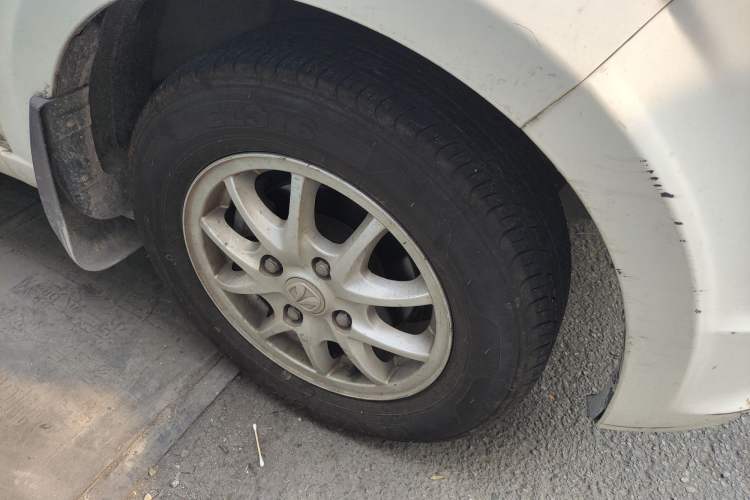 Used BAIC Weiwang M20 2014 1.5L Comfort Version BJ415B Right Front Wheel Hub