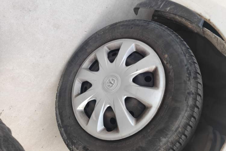 Used BAIC Weiwang M20 2014 1.5L practical type BJ415A Right Front Wheel Hub