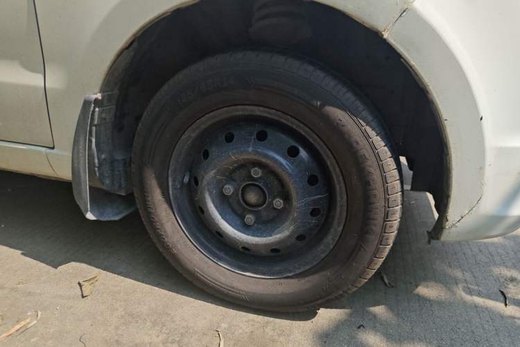 Used BAIC Weiwang M20 2014 1.5L Basic Version DAM15DL Right Front Wheel Hub