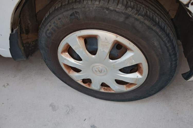 Used BAIC Weiwang M20 2014 1.5L practical type BJ415A Right Front Wheel Hub