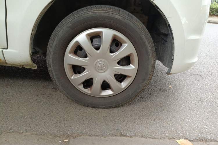Used BAIC Weiwang M20 2014 1.5L practical type BJ415A Right Front Wheel Hub