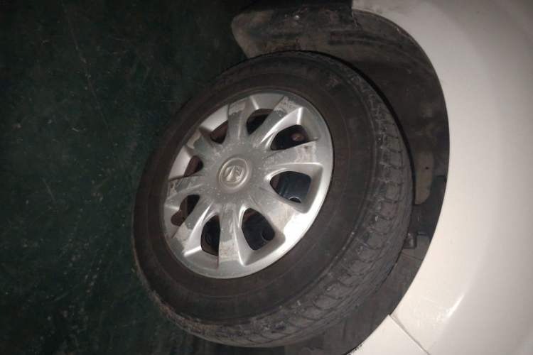 Used BAIC Weiwang M20 2014 1.5L practical type BJ415A Right Front Wheel Hub