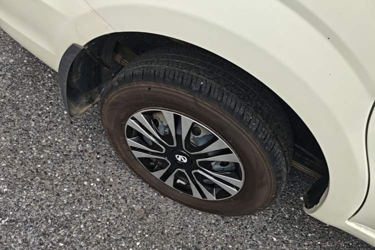 Used BAIC Weiwang M20 2014 1.5L Basic Version DAM15DL Right Rear Wheel Hub