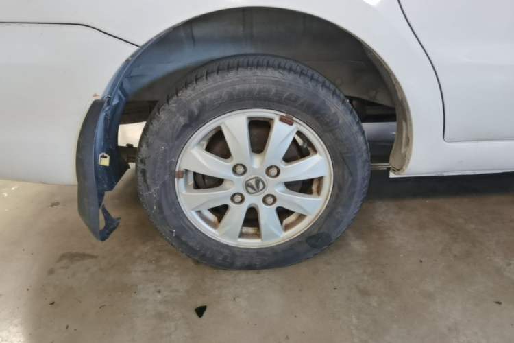 Used BAIC Weiwang M20 2014 1.5L practical type BJ415A Right Rear Wheel Hub