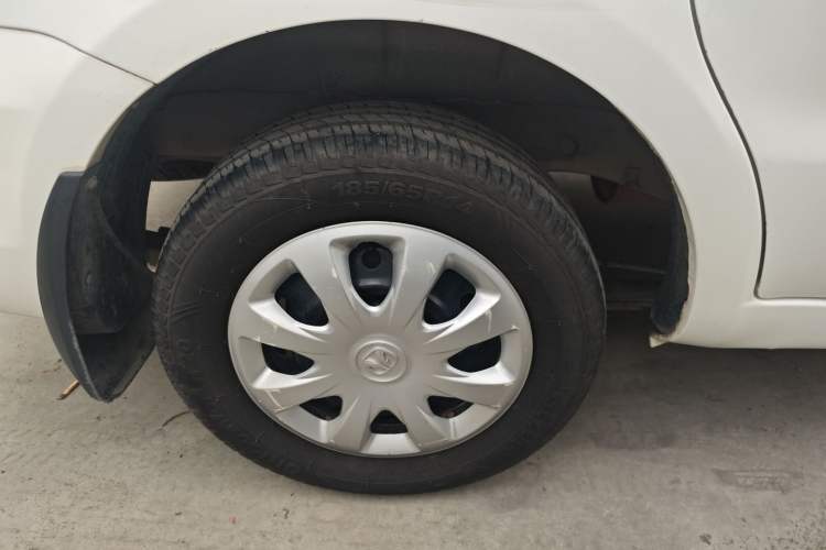 Used BAIC Weiwang M20 2014 1.5L practical type BJ415A Right Rear Wheel Hub