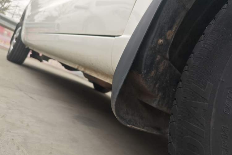 Used BAIC Weiwang M20 2014 1.5L practical type BJ415A Right Side Sill