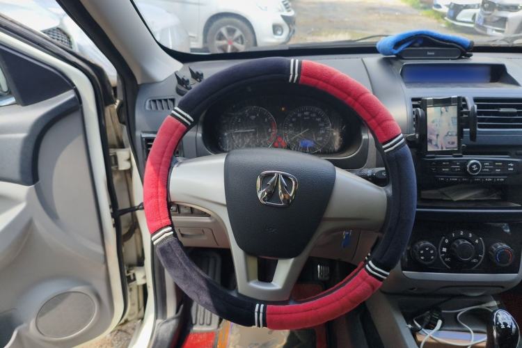 Used BAIC Weiwang M20 2014 1.5L practical type BJ415A Steering Wheel