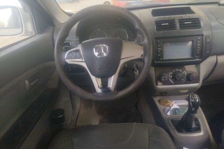 Used BAIC Weiwang M20 2014 1.5L Luxury DAM15DL Steering Wheel