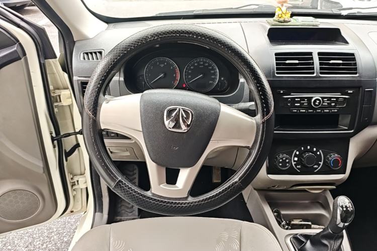 Used BAIC Weiwang M20 2014 1.5L Basic Version DAM15DL Steering Wheel