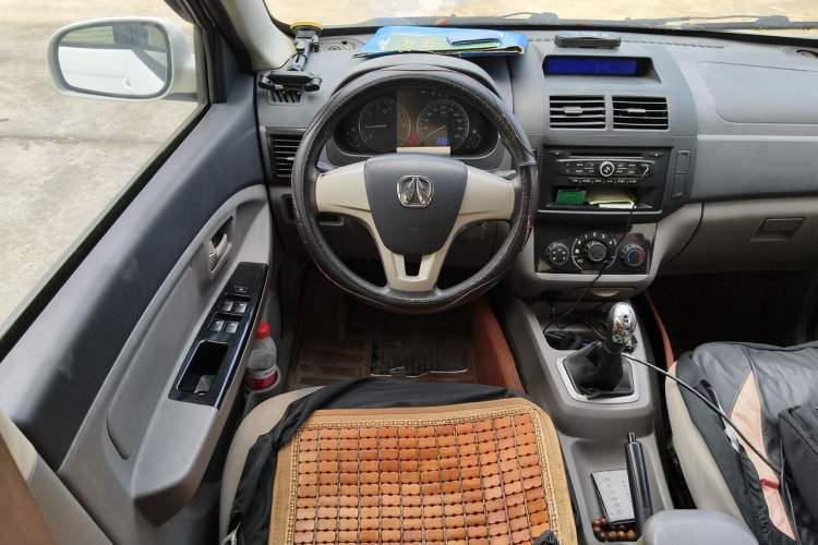 Used BAIC Weiwang M20 2014 1.5L Basic Version BJ415B Steering Wheel