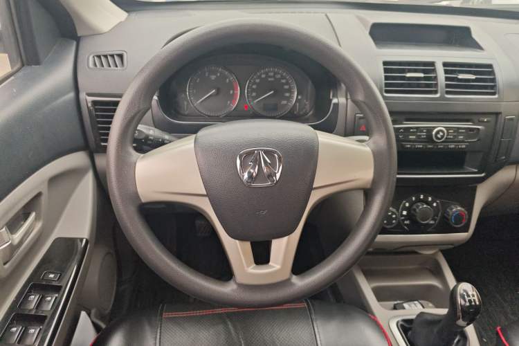 Used BAIC Weiwang M20 2014 1.5L practical type BJ415A Steering Wheel