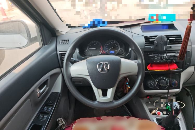 Used BAIC Weiwang M20 2014 1.5L practical type BJ415A Steering Wheel