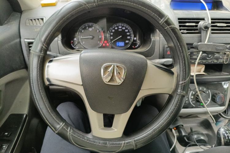 Used BAIC Weiwang M20 2014 1.5L practical type BJ415A Steering Wheel