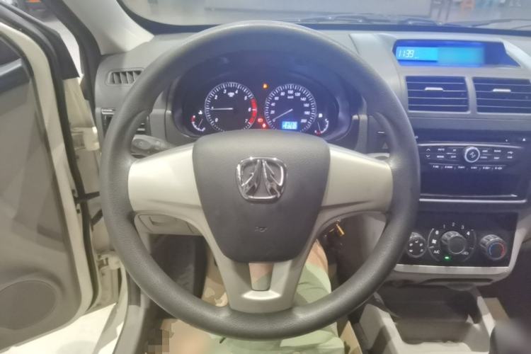 Used BAIC Weiwang M20 2014 1.5L practical type BJ415A Steering Wheel