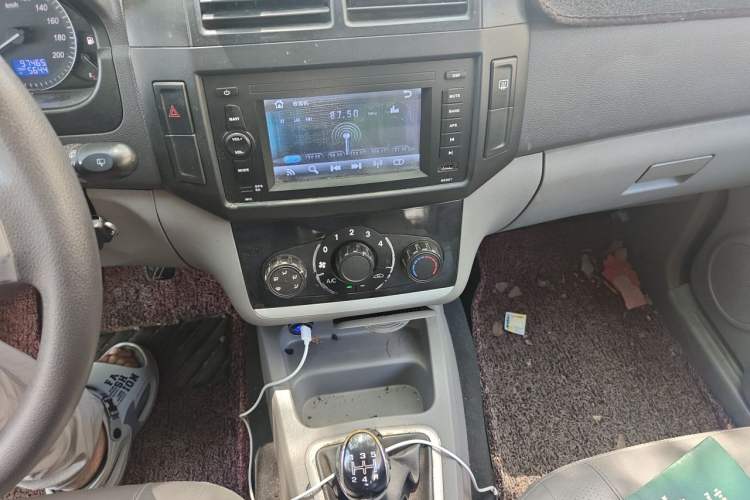 Used BAIC Weiwang M20 2014 1.5L Ultra-Luxury BJ415B Audio And AC Panel
