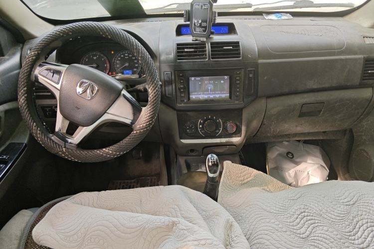 Used BAIC Weiwang M20 2014 1.5L Comfort Version BJ415B Center Console