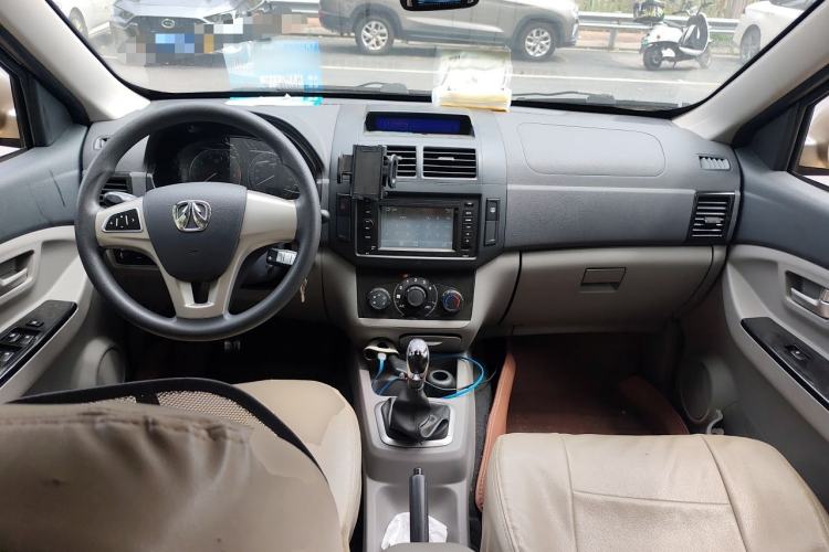Used BAIC Weiwang M20 2014 1.5L Comfort Version BJ415B Center Console