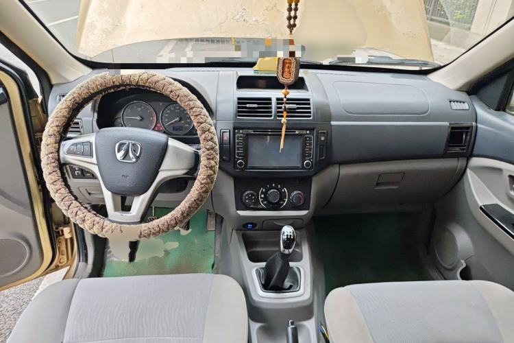 Used BAIC Weiwang M20 2014 1.5L practical type BJ415A Center Console