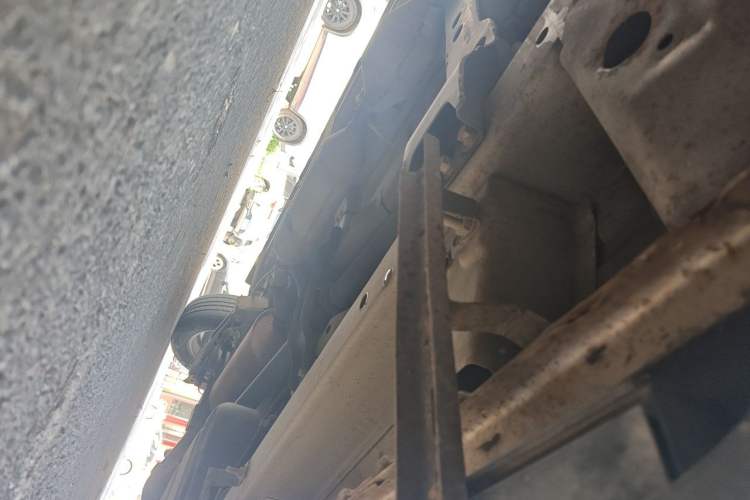 Used BAIC Weiwang M20 2014 1.5L Ultra-Luxury BJ415B Chassis Front Left