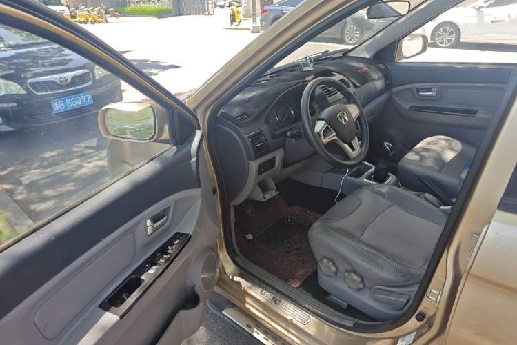Used BAIC Weiwang M20 2014 1.5L Ultra-Luxury BJ415B Driver Seat