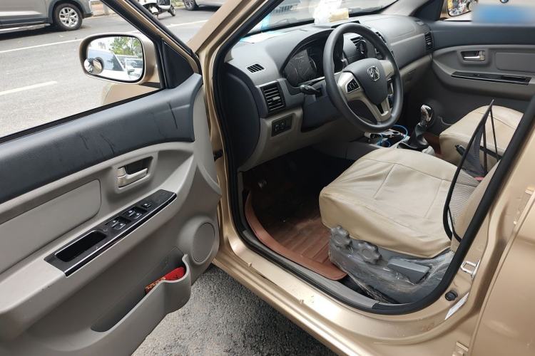 Used BAIC Weiwang M20 2014 1.5L Comfort Version BJ415B Driver Seat