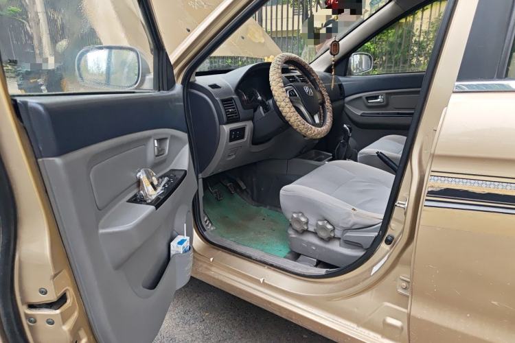 Used BAIC Weiwang M20 2014 1.5L practical type BJ415A Driver Seat