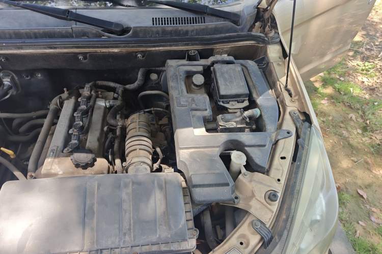 Used BAIC Weiwang M20 2014 1.5L Ultra-Luxury BJ415B Engine Bay Left