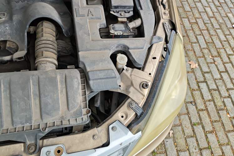 Used BAIC Weiwang M20 2014 1.5L Comfort Version BJ415B Engine Bay Left