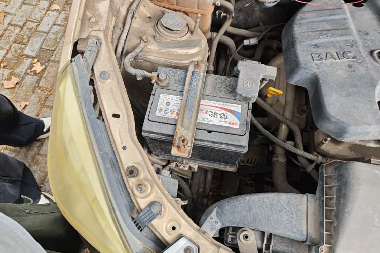 Used BAIC Weiwang M20 2014 1.5L Comfort Version BJ415B Engine Bay Right