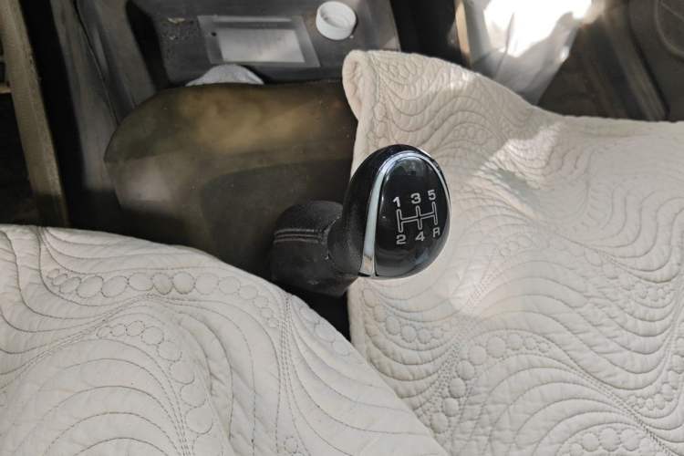 Used BAIC Weiwang M20 2014 1.5L Comfort Version BJ415B Gear Lever