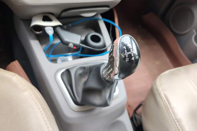 Used BAIC Weiwang M20 2014 1.5L Comfort Version BJ415B Gear Lever