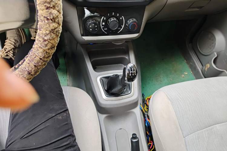 Used BAIC Weiwang M20 2014 1.5L practical type BJ415A Gear Lever