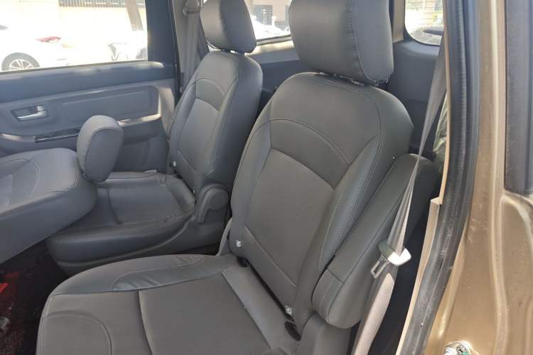 Used BAIC Weiwang M20 2014 1.5L Ultra-Luxury BJ415B Left Rear Seat