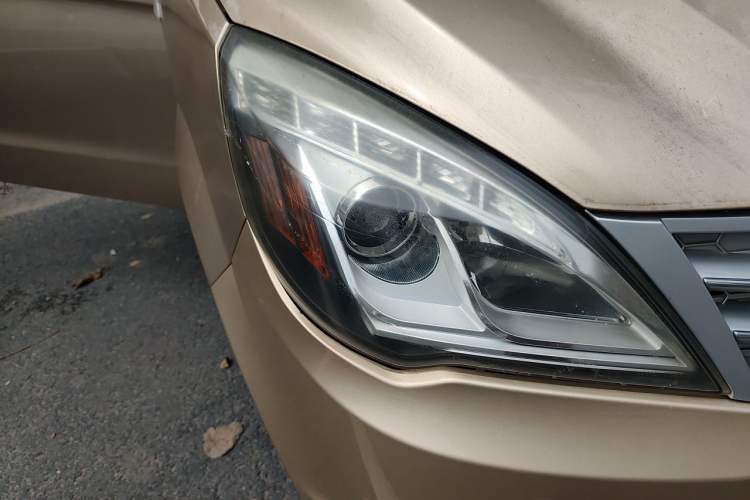 Used BAIC Weiwang M20 2014 1.5L Comfort Version BJ415B Right Front Headlight