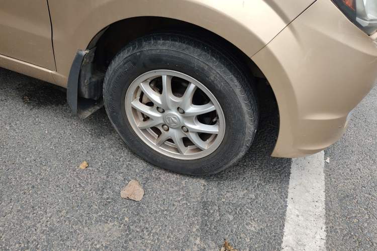 Used BAIC Weiwang M20 2014 1.5L Comfort Version BJ415B Right Front Wheel Hub