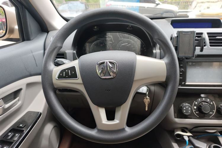 Used BAIC Weiwang M20 2014 1.5L Comfort Version BJ415B Steering Wheel