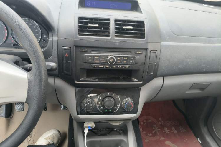Used BAIC Weiwang M20 2015 1.2L economy version A122 Audio And AC Panel