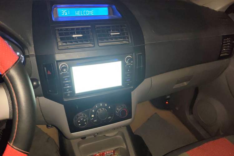 Used BAIC Weiwang M20 2015 1.2L economy version A122 Audio And AC Panel
