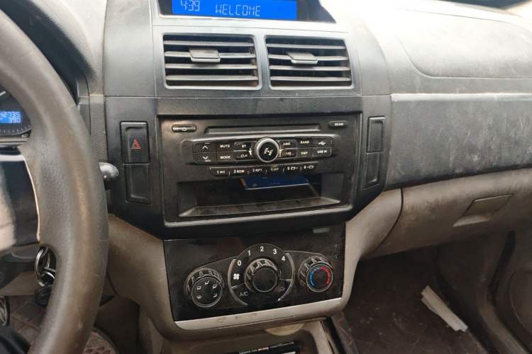Used BAIC Weiwang M20 2015 1.2L economy version A122 Audio And AC Panel